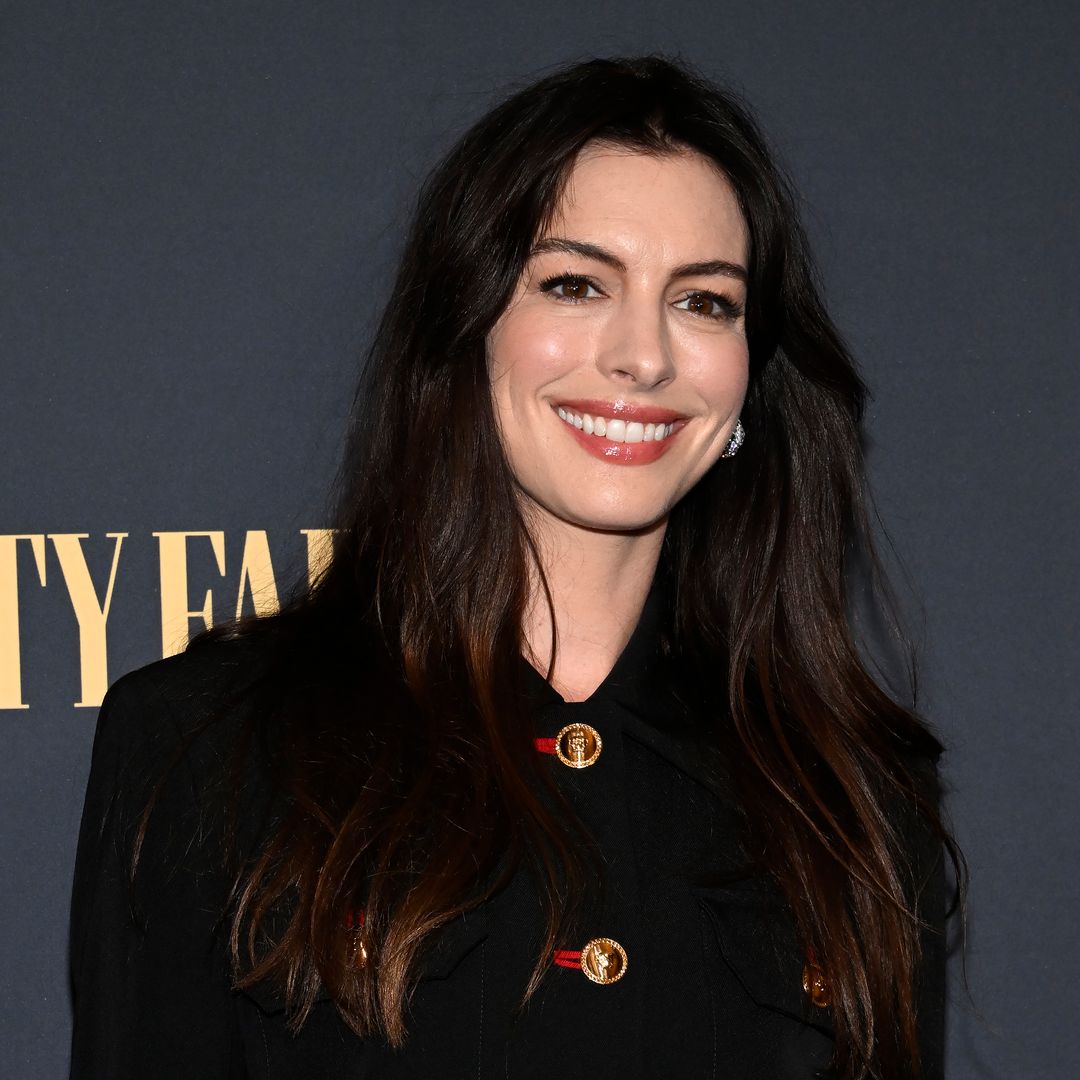 Anne Hathaway's go-to weekend outfit is peak chic