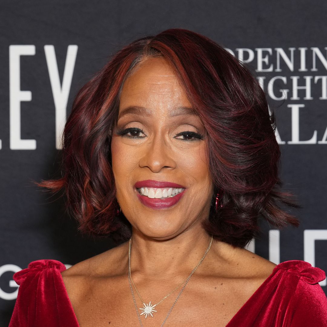 Gayle King shows off hourglass figure in bathing suit