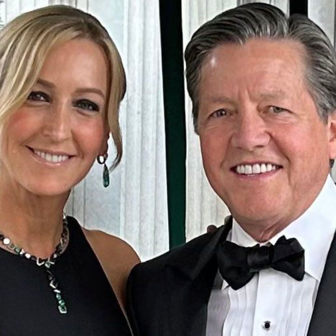 Gma star lara spencer wows fans in skintight mesh dress at cma awards