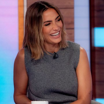 Loose Women's Frankie Bridge wows fans as she showcases abs in