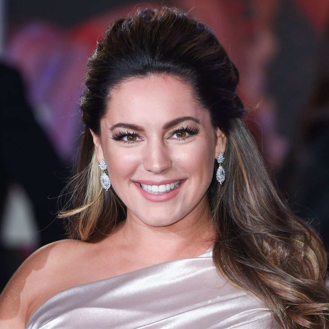 Kelly Brook looks beautiful in perfect pair of £22 Tesco jeans