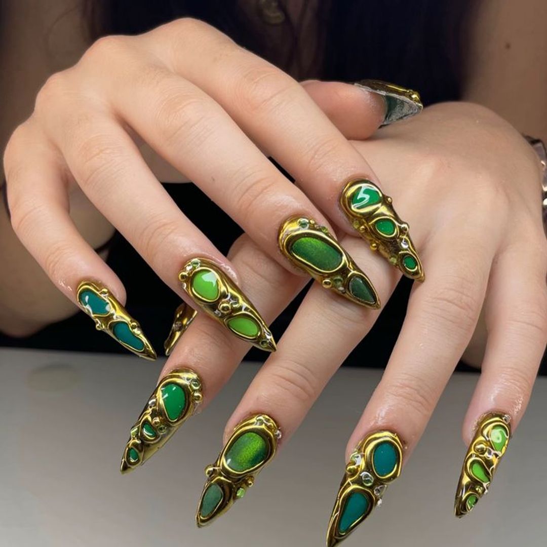 deep jewel nails green 