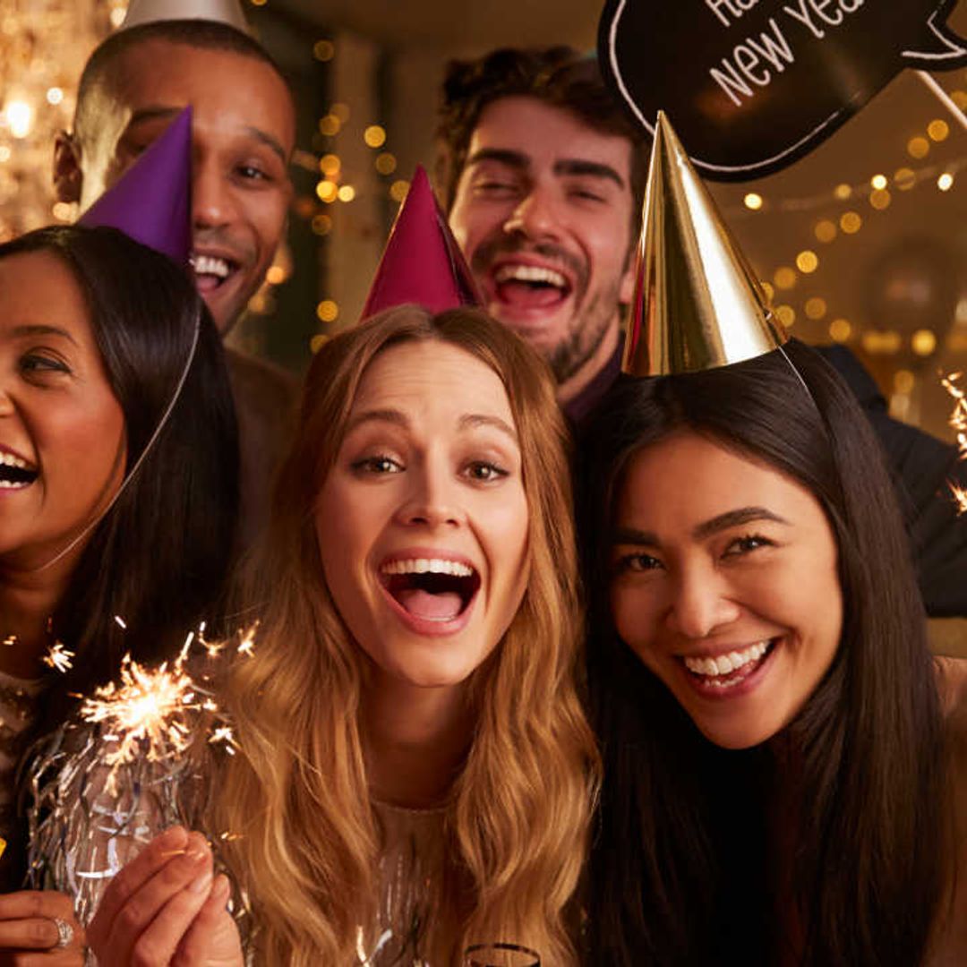 22 amazing New Year's Eve decorations & home decor ideas to ring in 2022 with loved ones 
