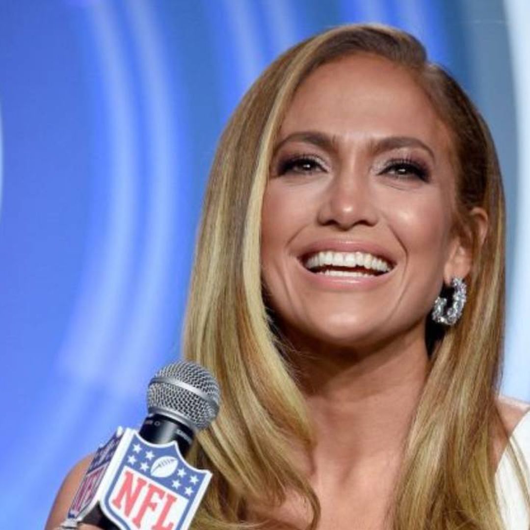 Jennifer Lopez shares bedroom selfie - and you won't believe what she's doing