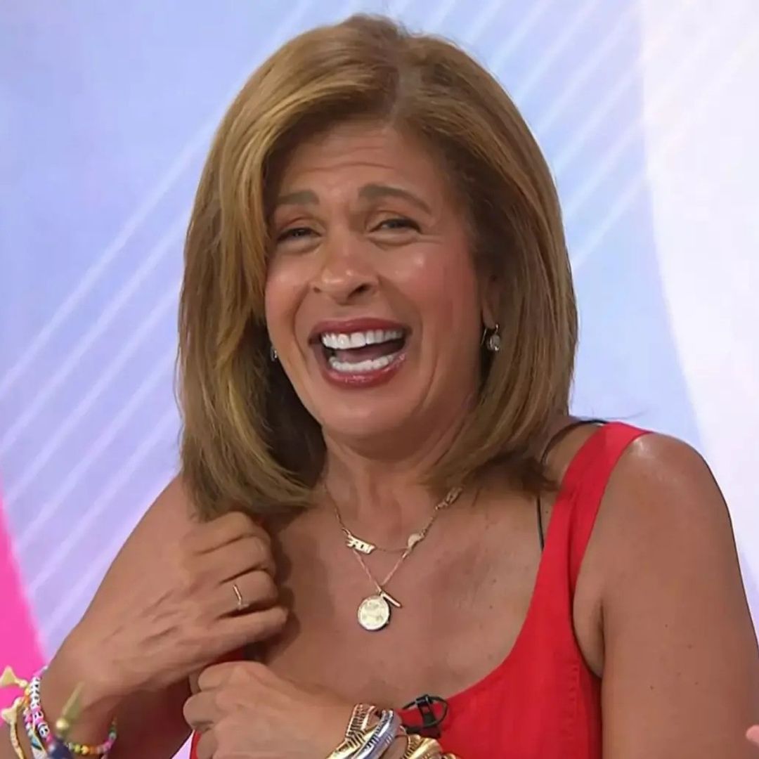 Hoda Kotb suffers awkward wardrobe malfunction on Today: 'Everything's hanging out'
