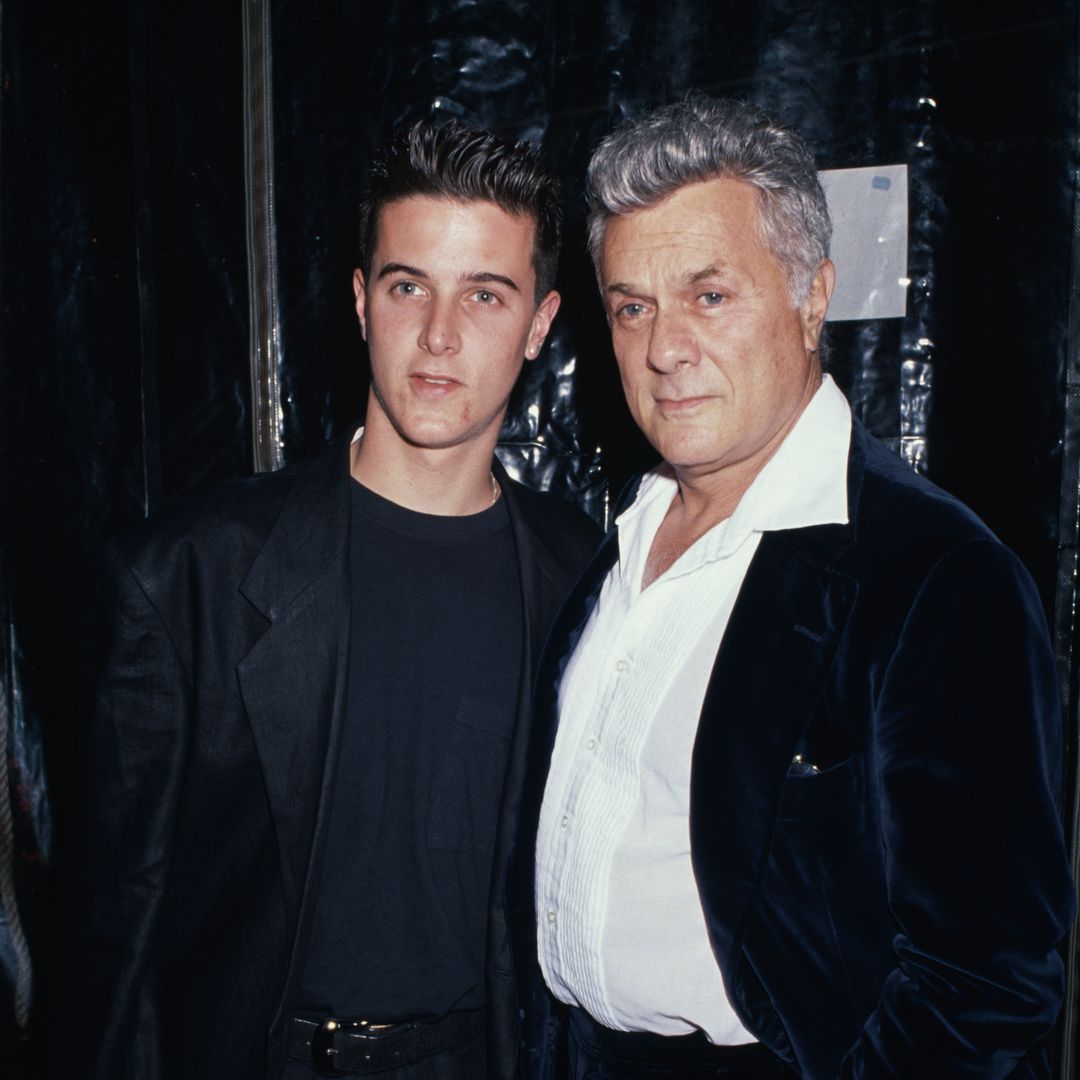 Rencontrez les six enfants de Tony Curtis sur six mariages, dont la fille Jamie Lee Curtis 6 Tony Curtis et son fils Nicholas Curtis, invités aux fiançailles de Hugh Hefner et Kimberly Conrad au Playboy Mansion. Los Angeles, le 25 Avril 1989.