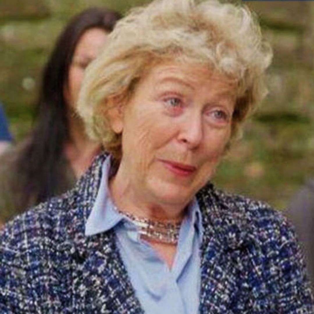 Antiques Roadshow guest speechless as £1 vase turns out to be worth a fortune