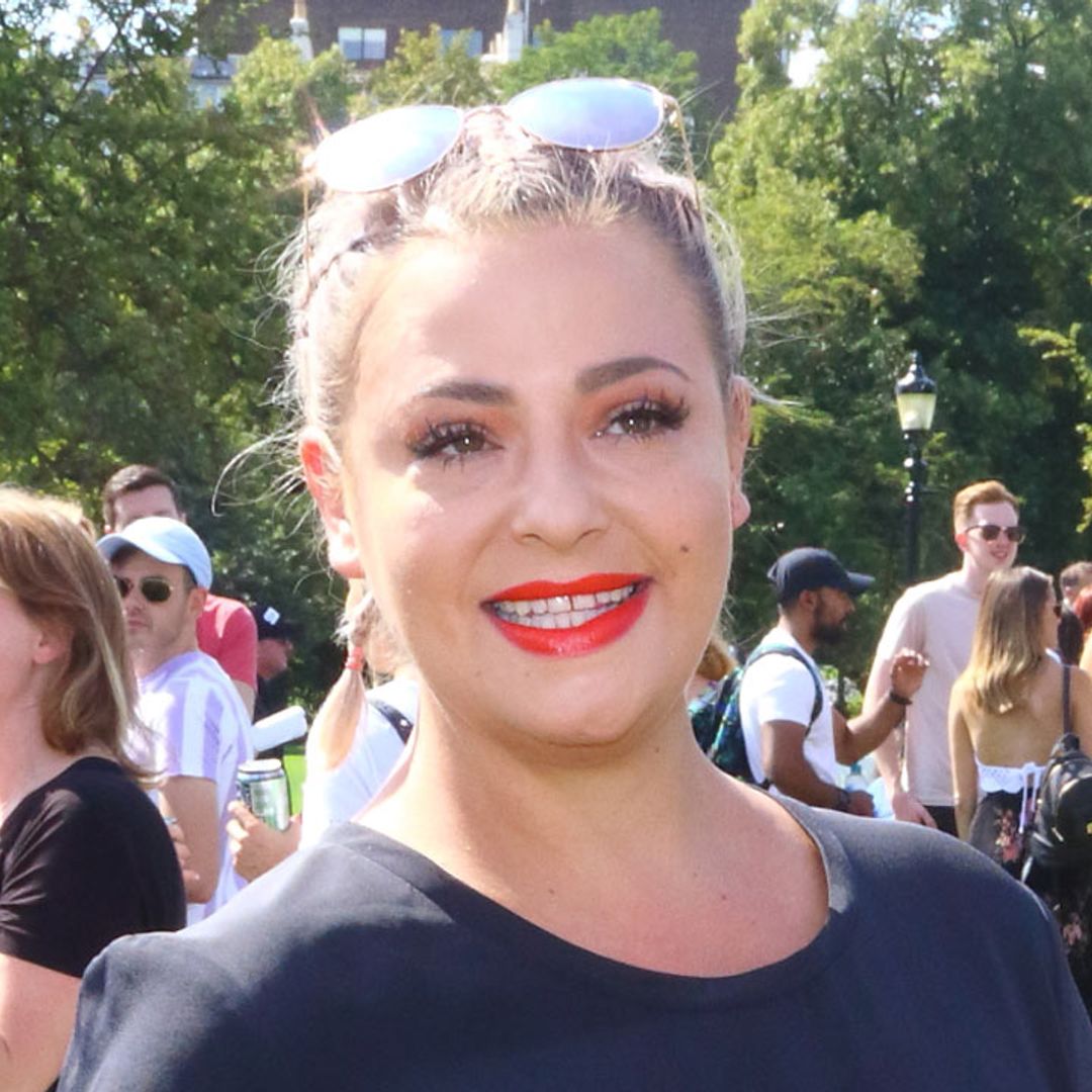 Lisa Armstrong oozes glamour in sultry selfie from Oman – see photo