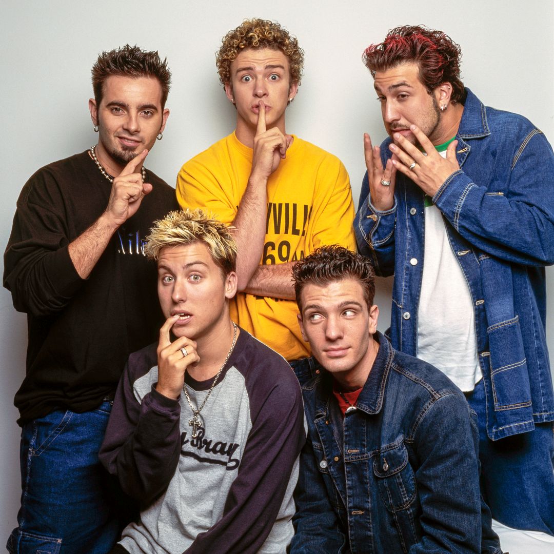 Boys band américain NSYNC, 2001. Dans le sens des aiguilles d'une montre, en partant de l'arrière gauche, Chris Kirkpatrick, Justin Timberlake, Joey Fatone, JC Chasez et Lance Bass.
