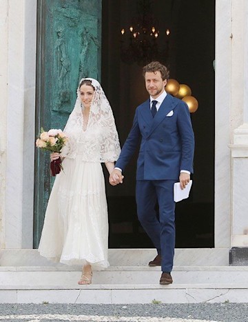 Anna Wintour's daughter Bee Shaffer wedding dress revealed - prepare to