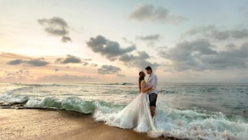 Beach-wedding-couple