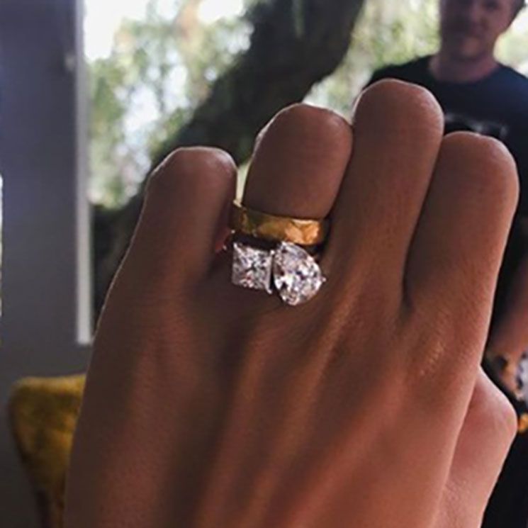 emily ratajkowski diamond ring