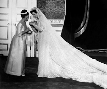 Princess Anne is beautiful bridesmaid in unearthed royal wedding photos ...