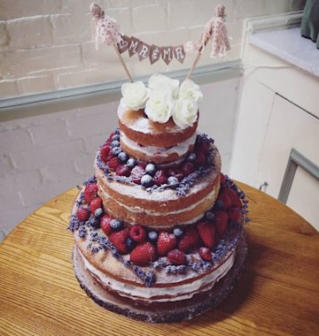 diy-bride-wedding-cake