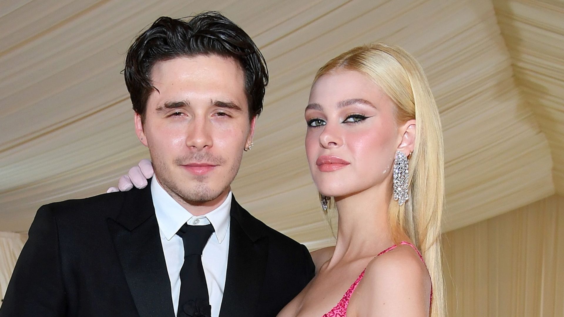 Nicola Peltz'S Wedding Dress: A Detailed Analysis Of Its Impact! - l3hsvo2