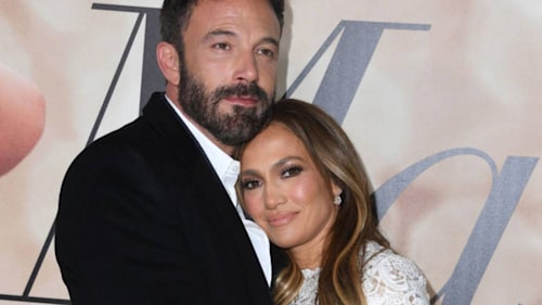 Jennifer Lopez flashes first engagement ring from Ben Affleck in resurfaced video