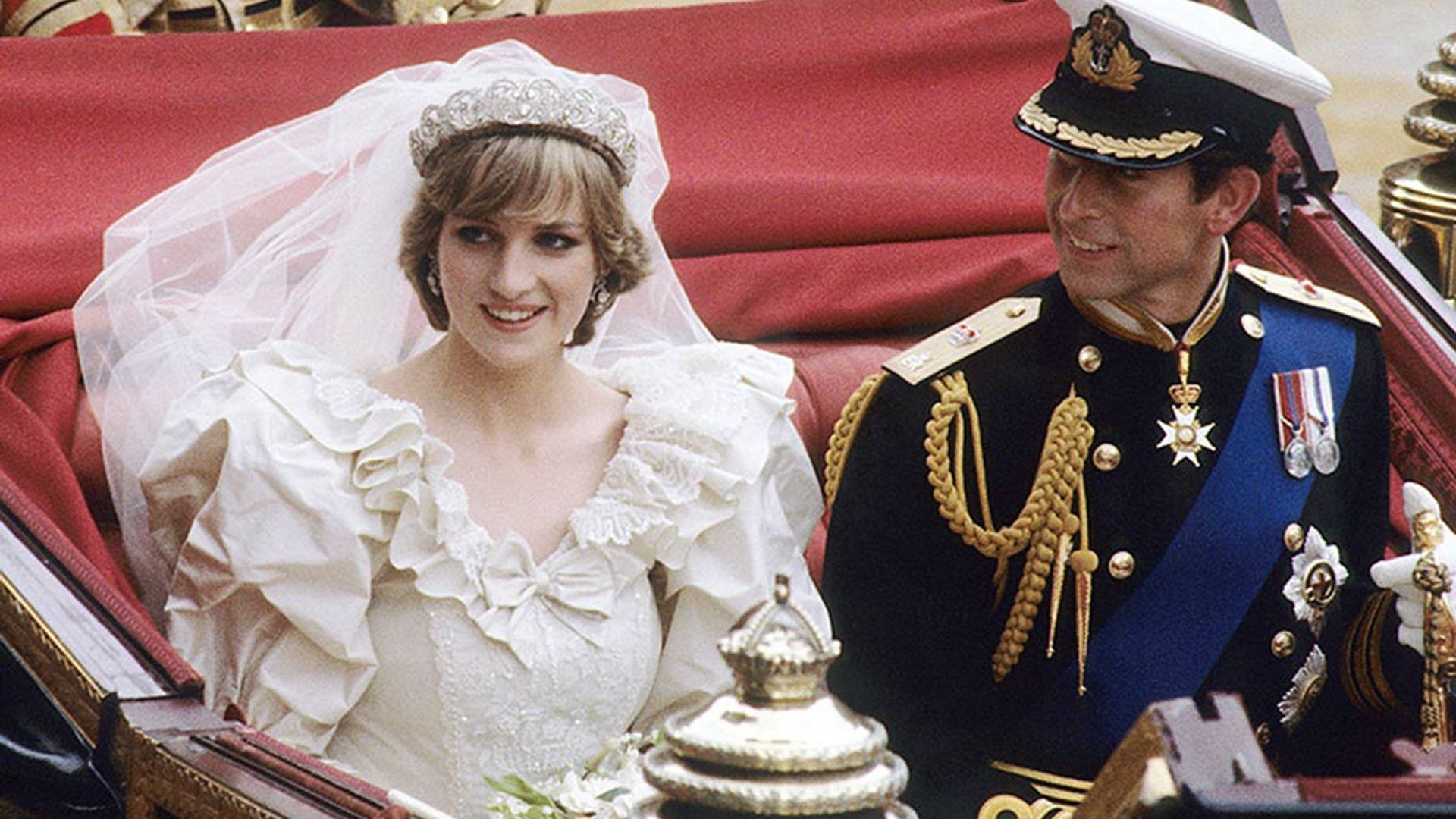 Princess Diana's sentimental wedding outfit with Prince Charles ditched ...