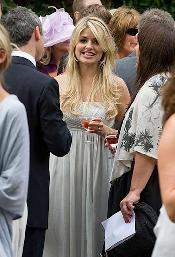 holly-willoughby-bridesmaid-sister-kelly-wedding