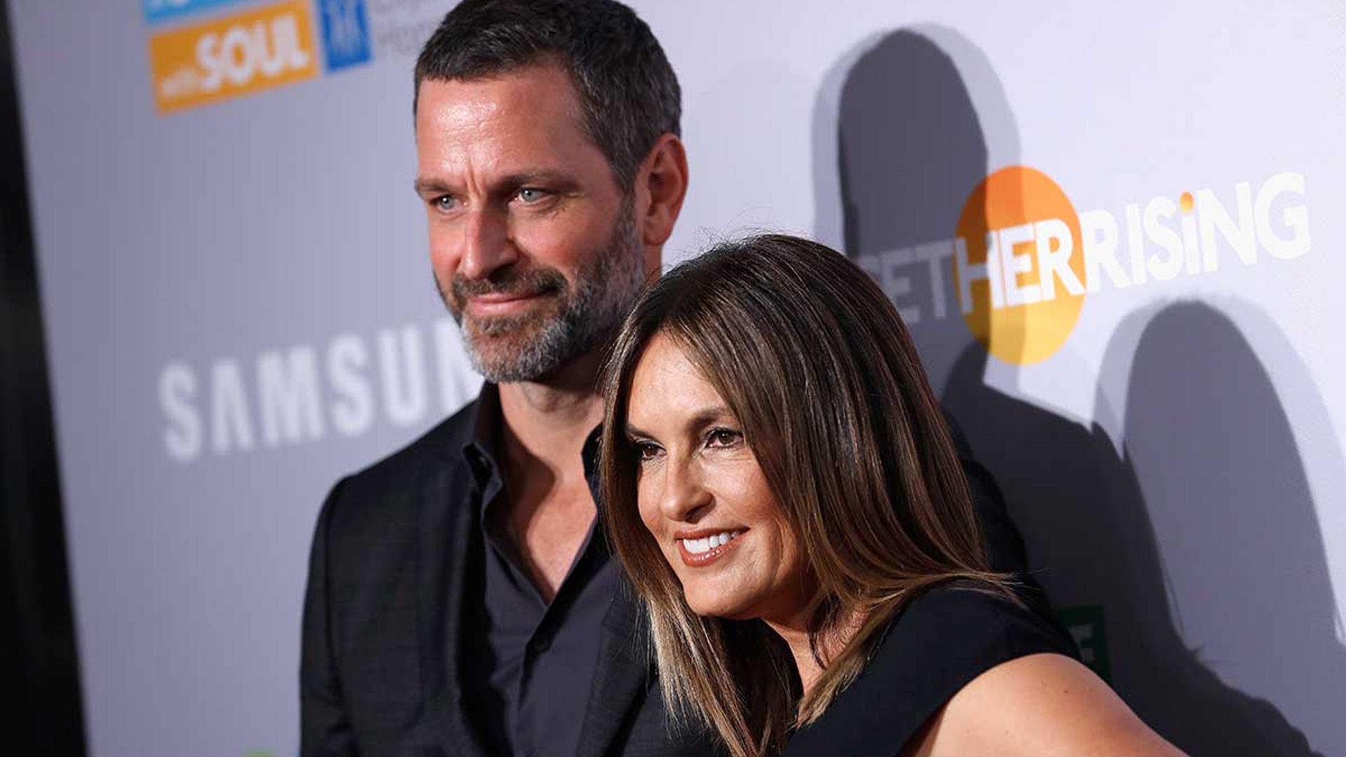 Law And Order Svus Mariska Hargitay Wows In Gorgeous Throwback Wedding Photo With Famous Husband 