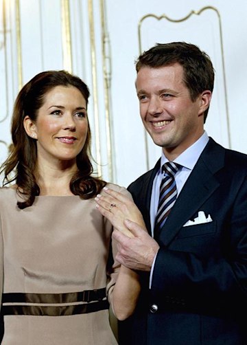 Crown-Princess-Mary-engagement-ring