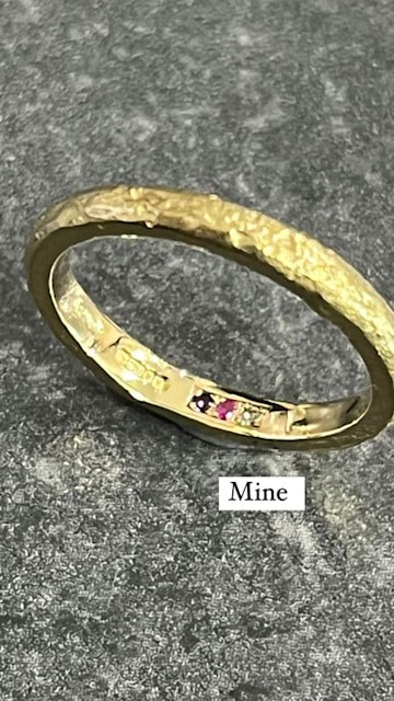 Lisa shared a look at her gold wedding band