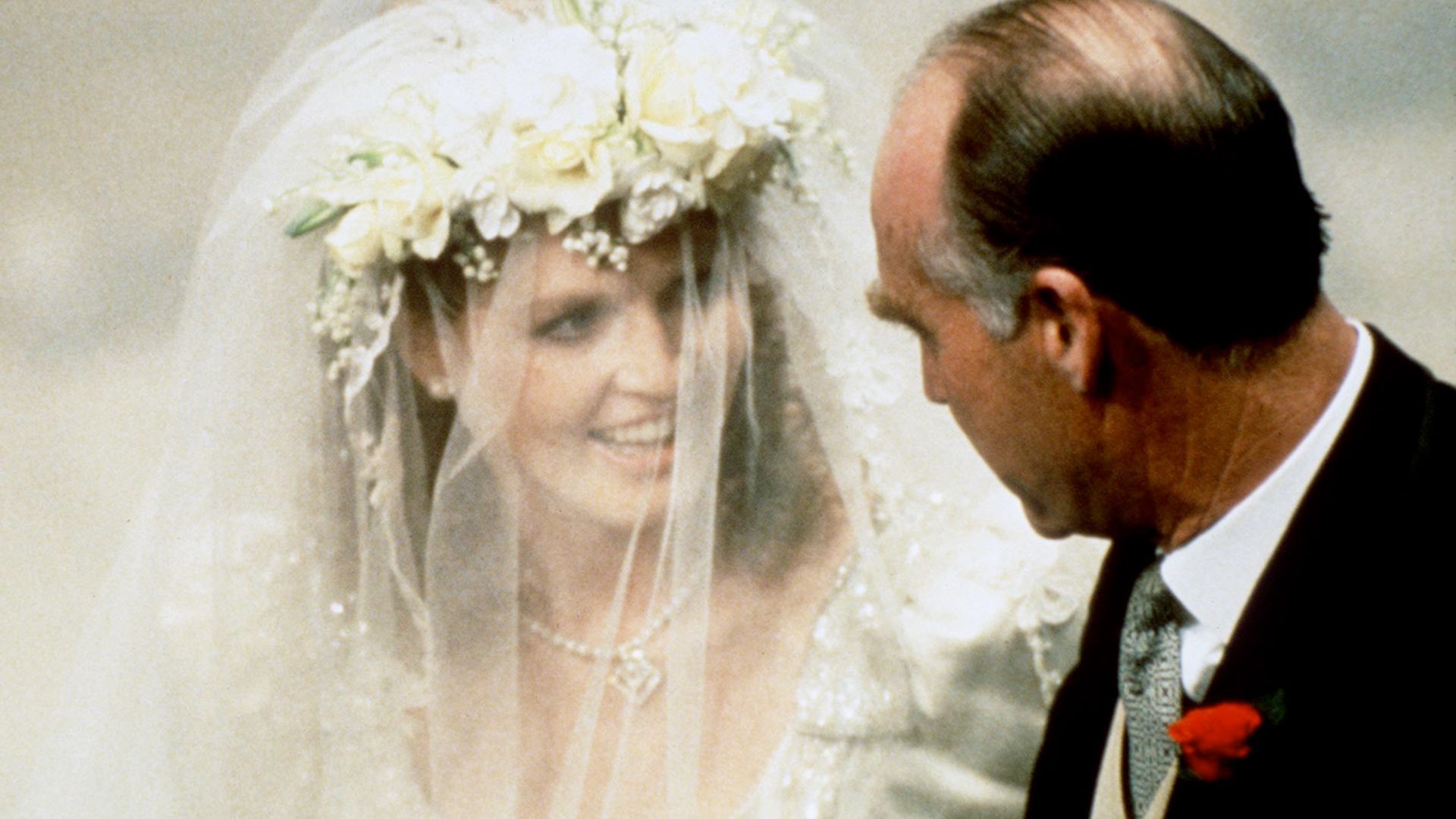 Sarah Ferguson's relative pictured yawning in hilarious royal wedding