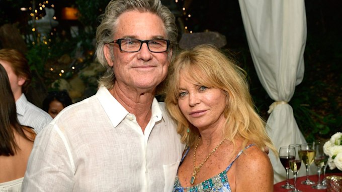 goldie hawn and kurt russell posing at an event 