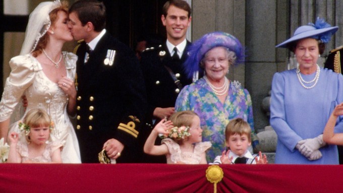 Sarah Ferguson kissing Prince Andrew on the balcony next to the Queen