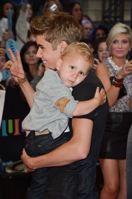Justin Bieber And Little Brother Jaxon Attend Muchmusic Awards Hello