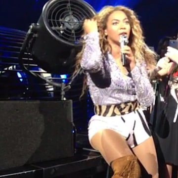 Beyoncé pokes fun at getting her in a fan | HELLO!