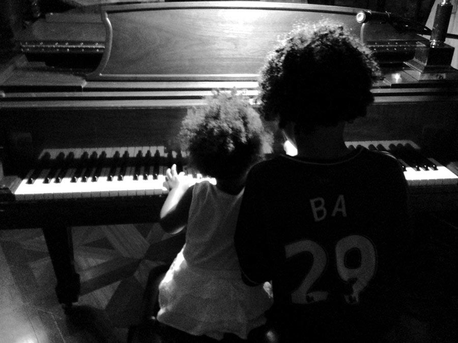 Beyonce Shares Silhouette Snapshot Of Jay Z And Daughter Blue Ivy Hello