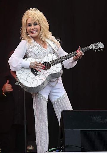 Dolly Parton accused of miming at Glastonbury set | HELLO!