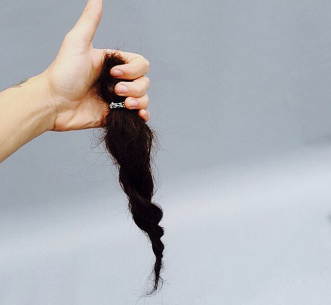 Harry Styles cuts his famous hair for charity | HELLO!