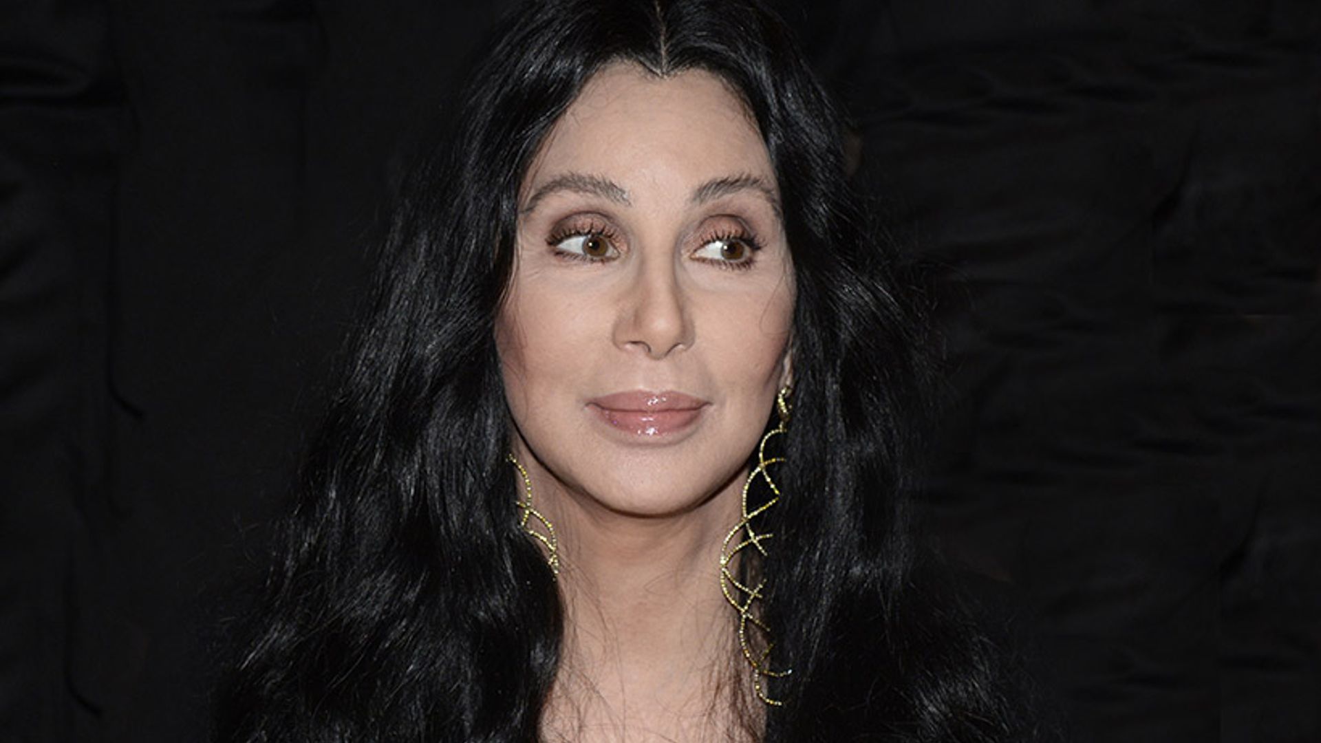 Cher apologises for using insensitive bomb emoji in tweet about Turkey ...