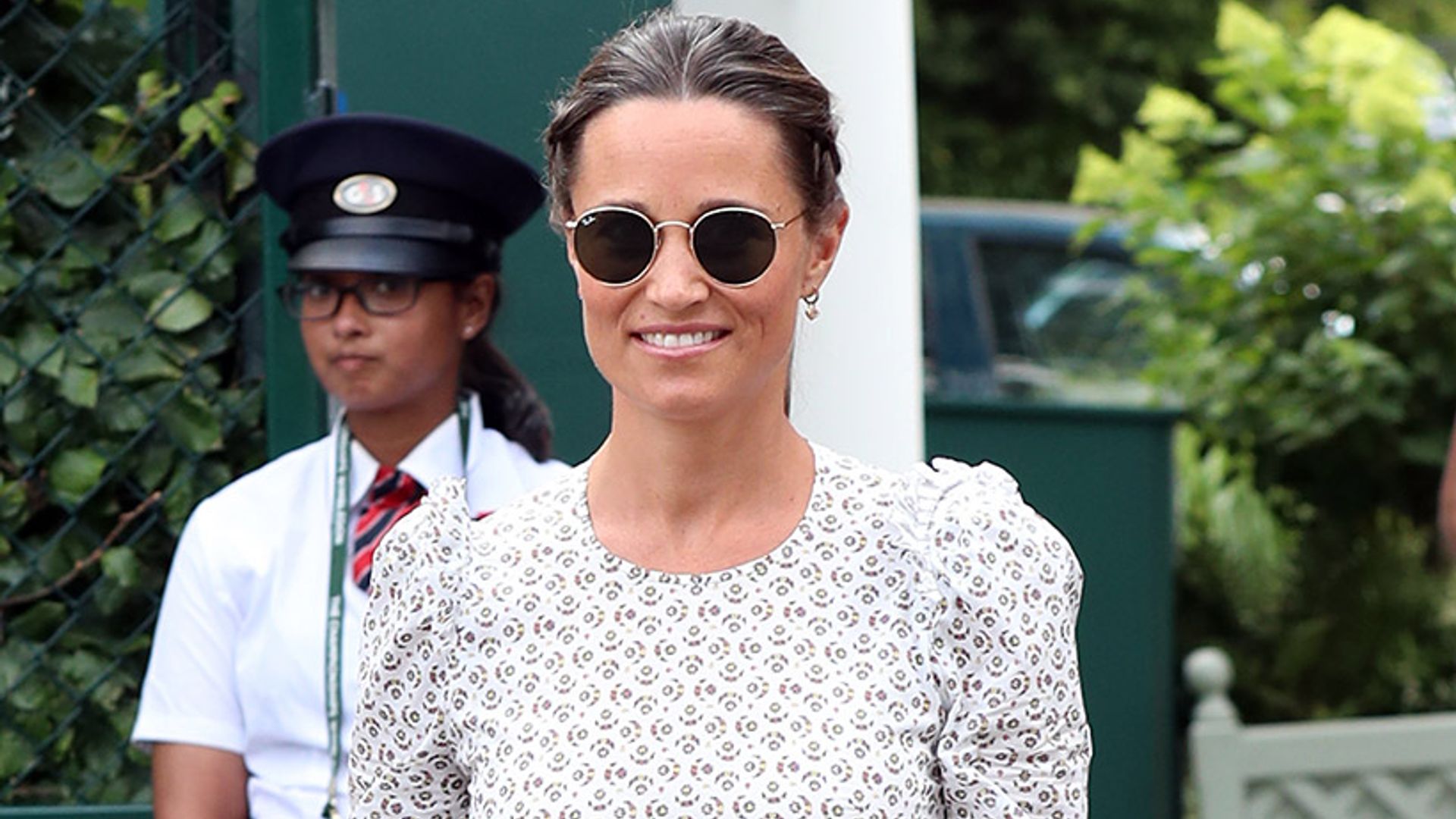 Pippa Middleton receives a very special visitor at the Lindo Wing after ...