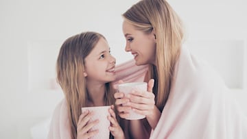 mum-daughter-blanket