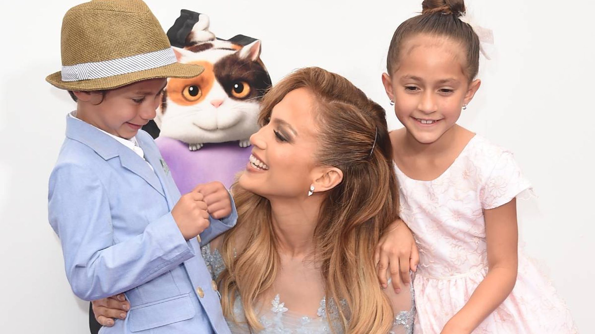 Jennifer Lopez shares rare photo of her twins Max and Emme HELLO!(02)