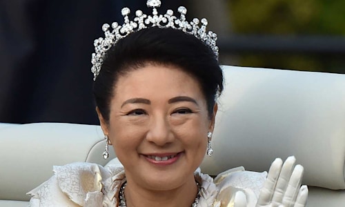 Celebrity daily edit: Empress Masako dazzles in tiara during rare parade - video