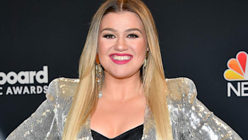 Kelly Clarkson suffers painful injury after making a 'bad decision ...