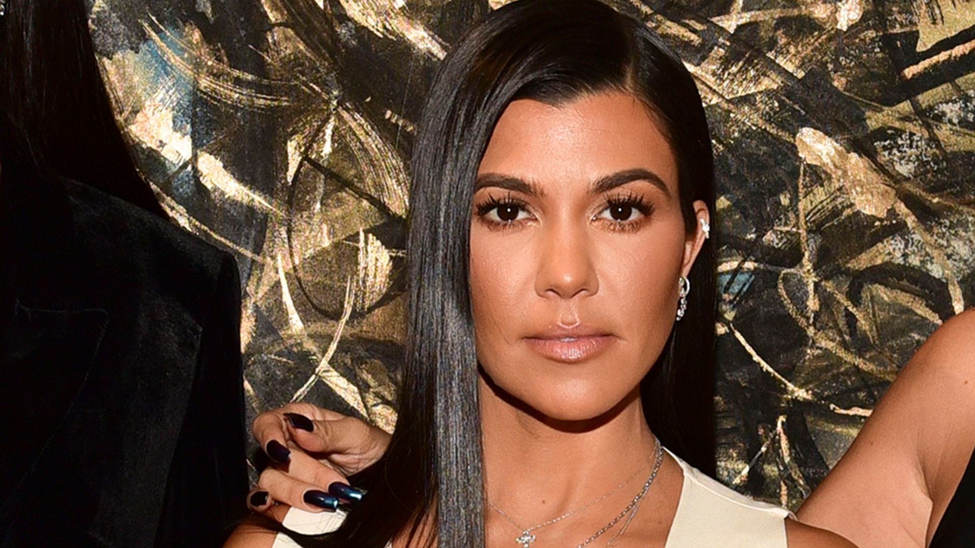 Kourtney Kardashian Shows Off Insanely Bizarre Christmas Tree And You Have To See It Hello