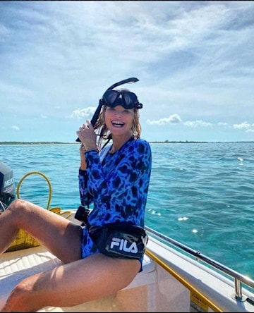 Christie Brinkley stuns in skin-tight swimsuit photo on the beach - and ...