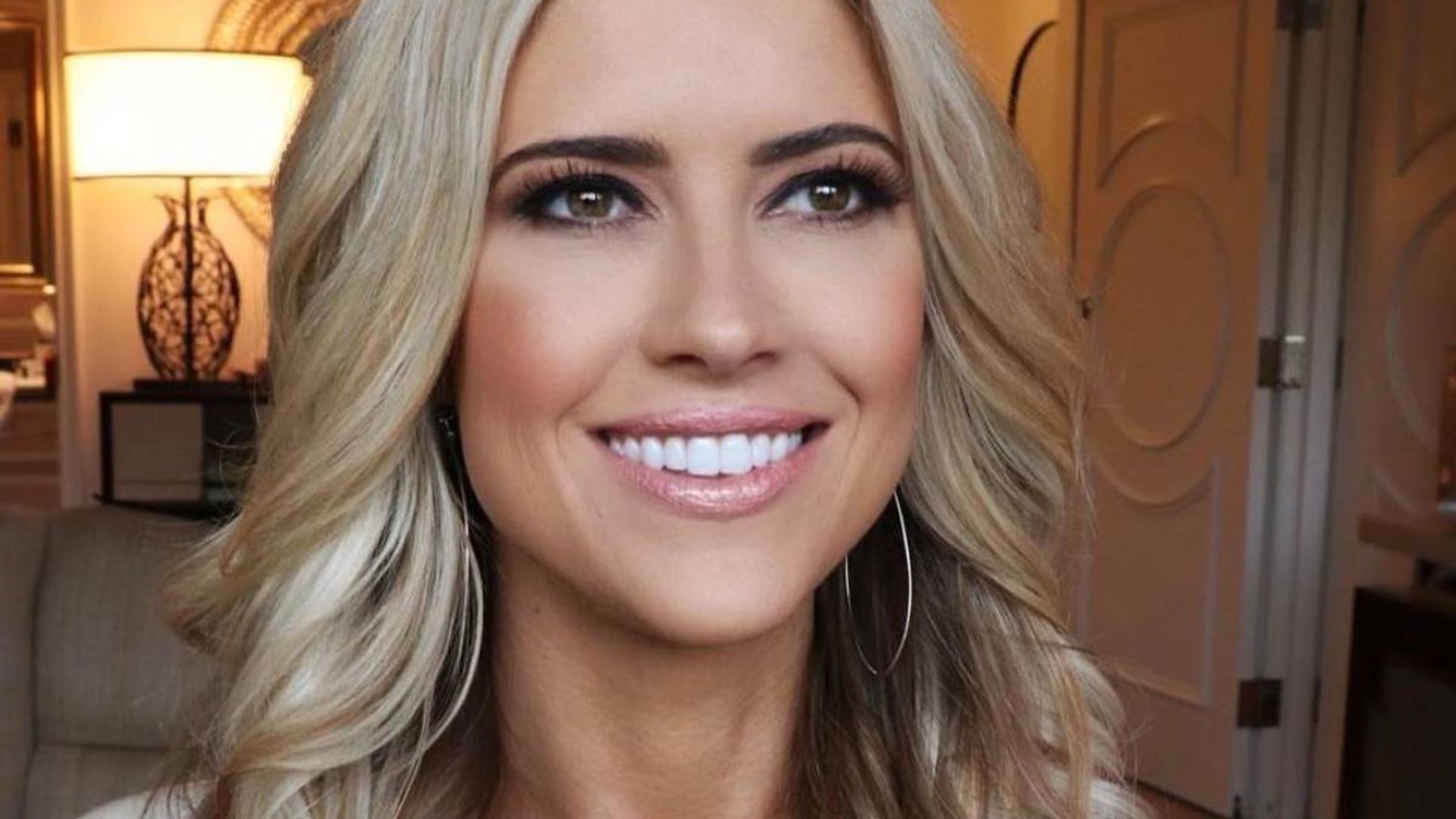 Christina Anstead Stuns In Low Cut Top For Flawless Morning Selfie Hello 3070