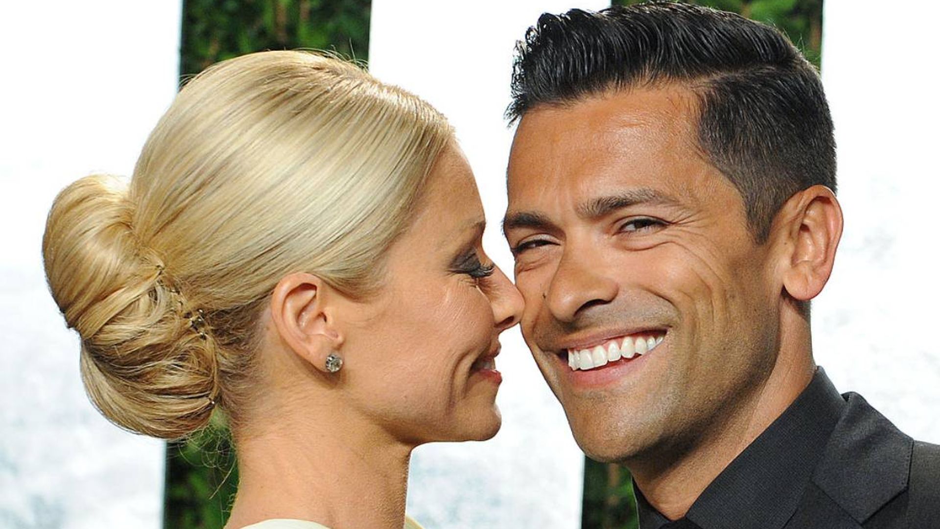 Kelly Ripa Receives Sexy Message From Husband Mark Consuelos Hello