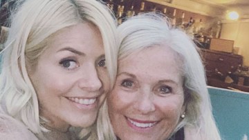 holly-willoughby-mum