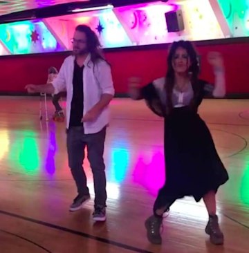 salma-hayek-lace-dress-dancing