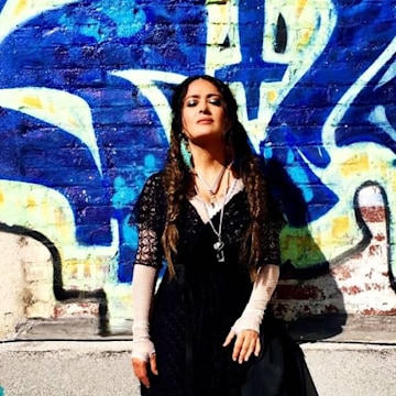 salma-hayek-lace-dress