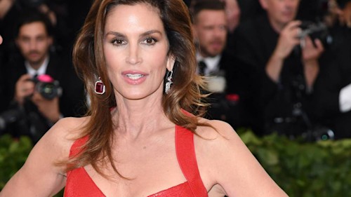 Cindy Crawford looks incredible in bright blue swimsuit for tropical photo