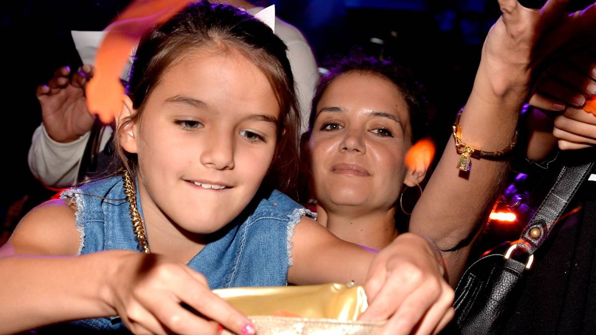 Katie Holmes celebrates daughter Suri's birthday at home in New York(01)