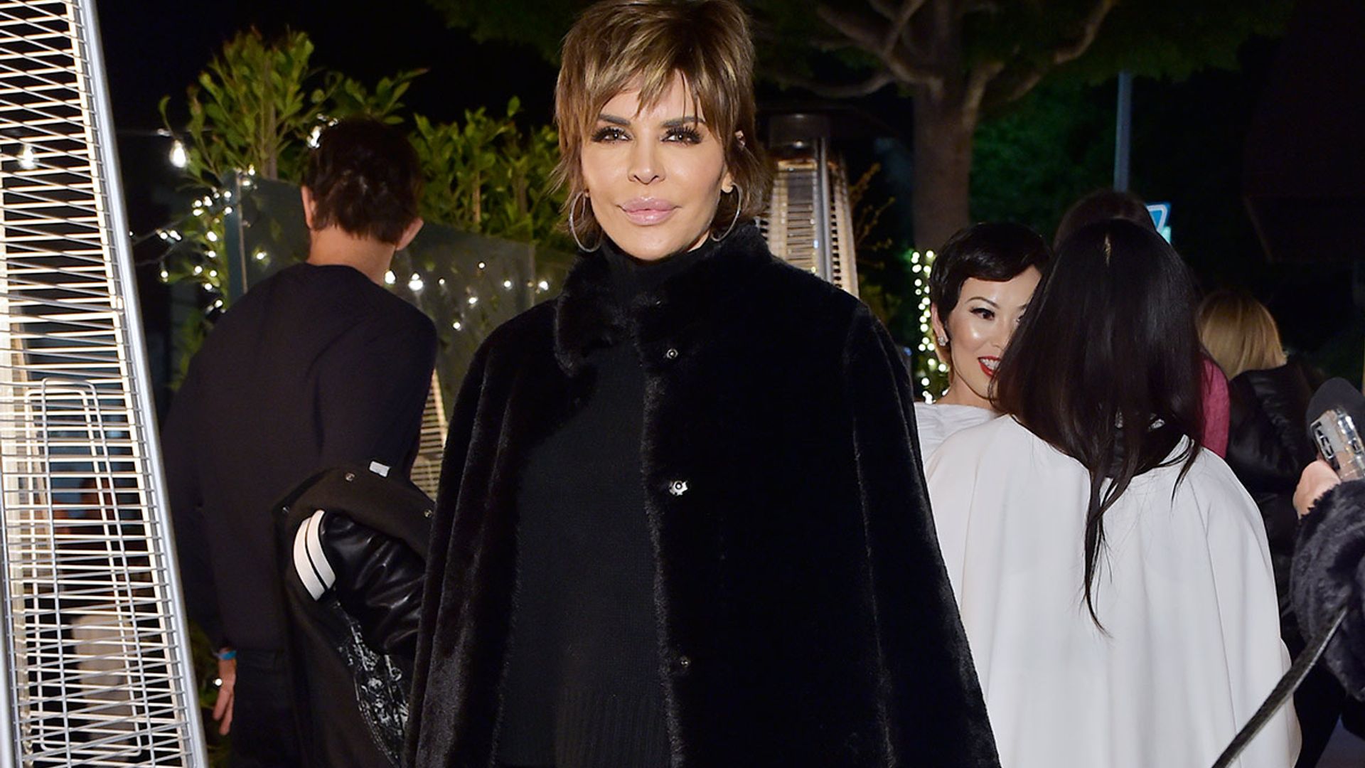 Lisa Rinna has fans saying the same thing as she models blonde hair and