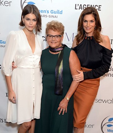 Cindy Crawford reunites with her mom and two sisters – and sparks a ...